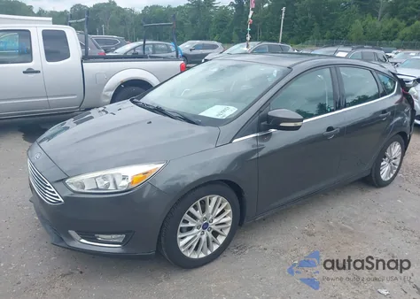 2018 Ford Focus Titanium z USA, uszkodzony, nr VIN 1FADP3N24JL250081